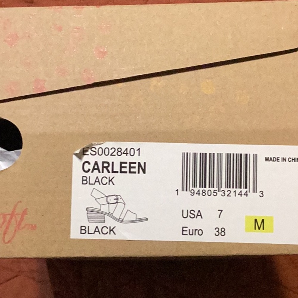 Euro soft black sandals. Size 7M. Man made material in great condition.